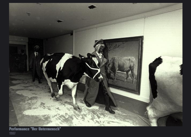 Reichelt organisiert die Kuh-Gemälde für die Helnwein-Aktion "Ausstellungsoper"