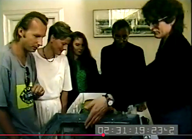 Vorstellung des "Kinderspiel" Modells durch Gottfried Helnwein auf der Burg