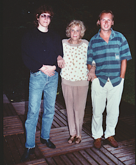 5.7.1990 - Peter Reichelt vermittelt das Fotoshooting für das Helnwein-Projekt "Faces" mit Leni Riefenstahl