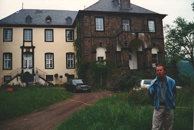 Reichelt zur Besprechung mit Helnwein auf der Helnwein Burg